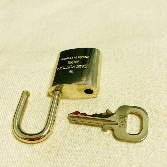 LOUIS VUITTON LV 10 SET PADLOCK KEY BAG CHARM CADENA GOLD PLATED FRANCE - Picture 7 of 8